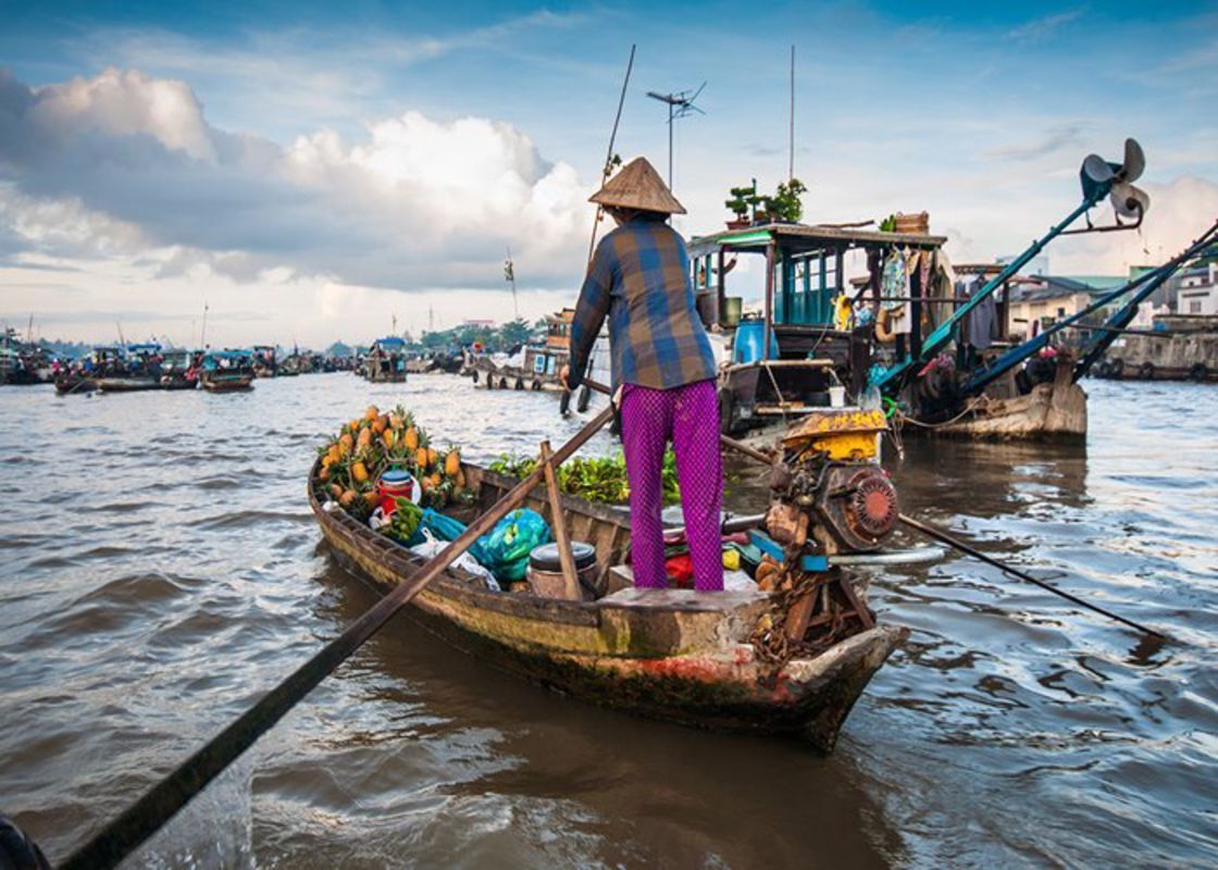Photograph the vibrant allure of Can Tho’s waterway market