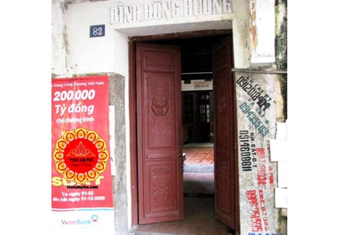 Photograph the vibrant allure of Đền Đông Hương’s history