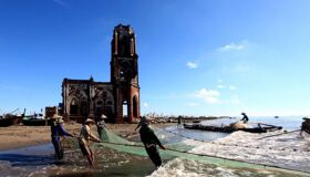 Experience Ninh Binh Tours with sustainable adventures