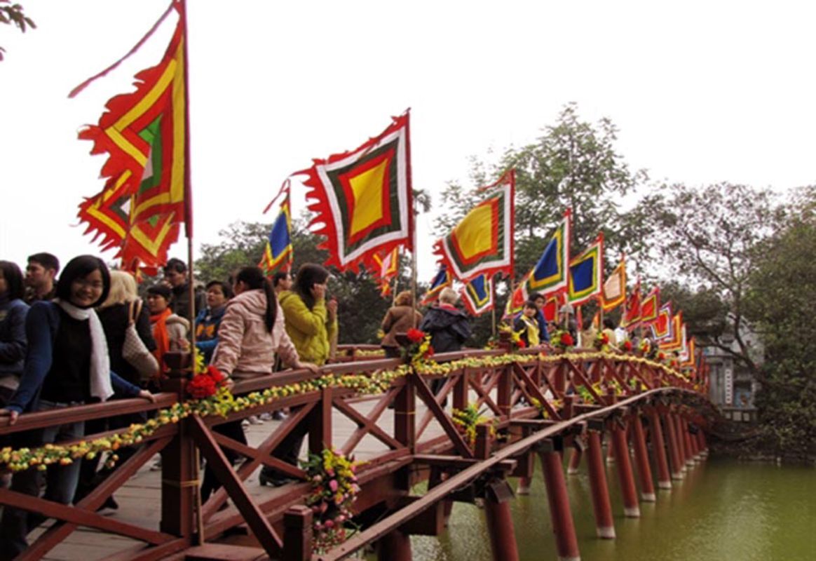 Photograph the serene allure of Hanoi's landmark