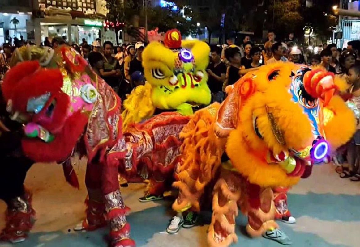 Photograph the vibrant allure of Hanoi’s festival