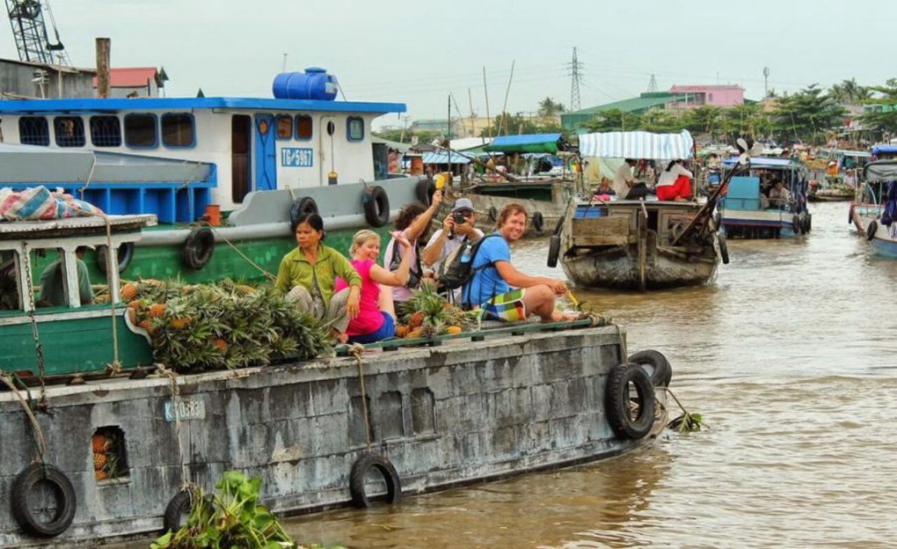Capture the lively essence of Vinh Long’s Delta gem