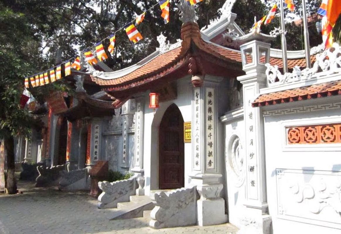 Photograph the historic allure of Hòe Nhai Pagoda