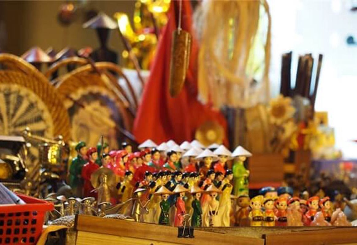 Shopping at Hanoi Weekend Night Market