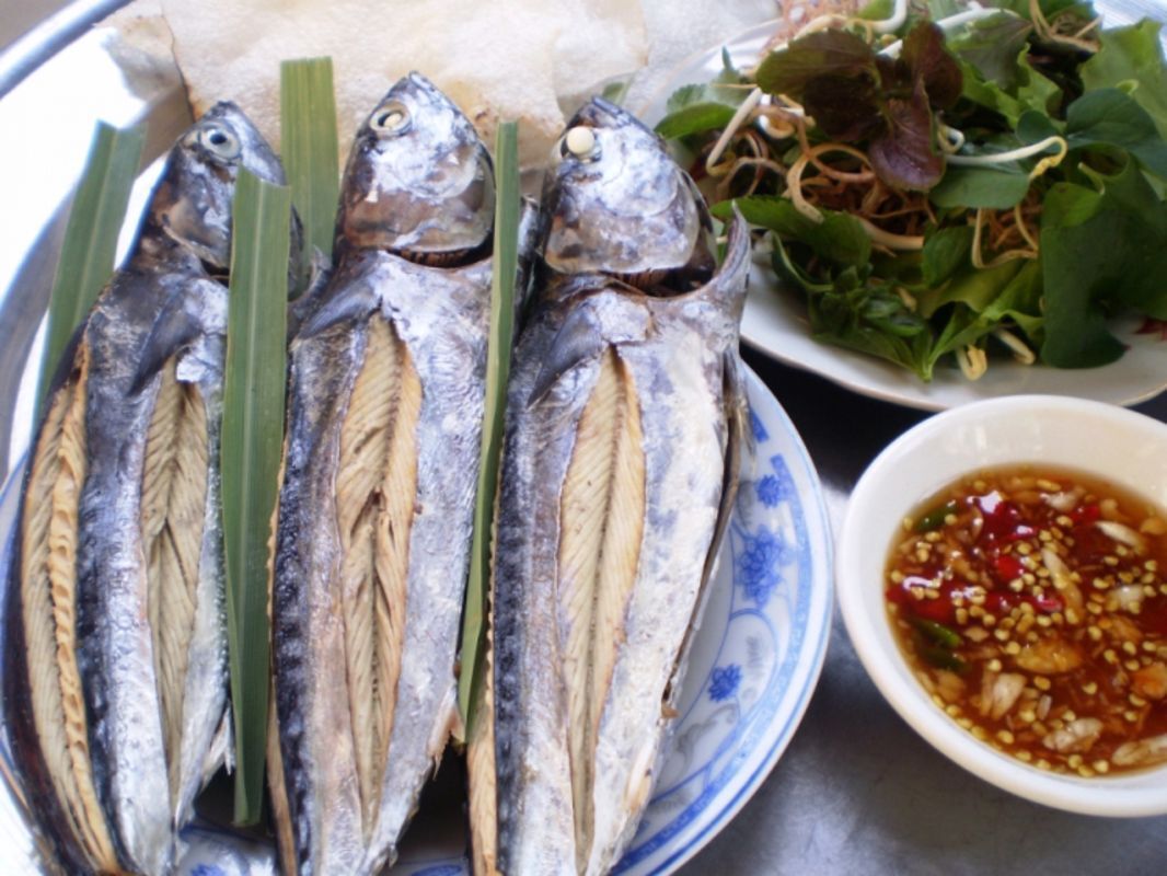 Steamed Round Scad "Cá Nục hấp"