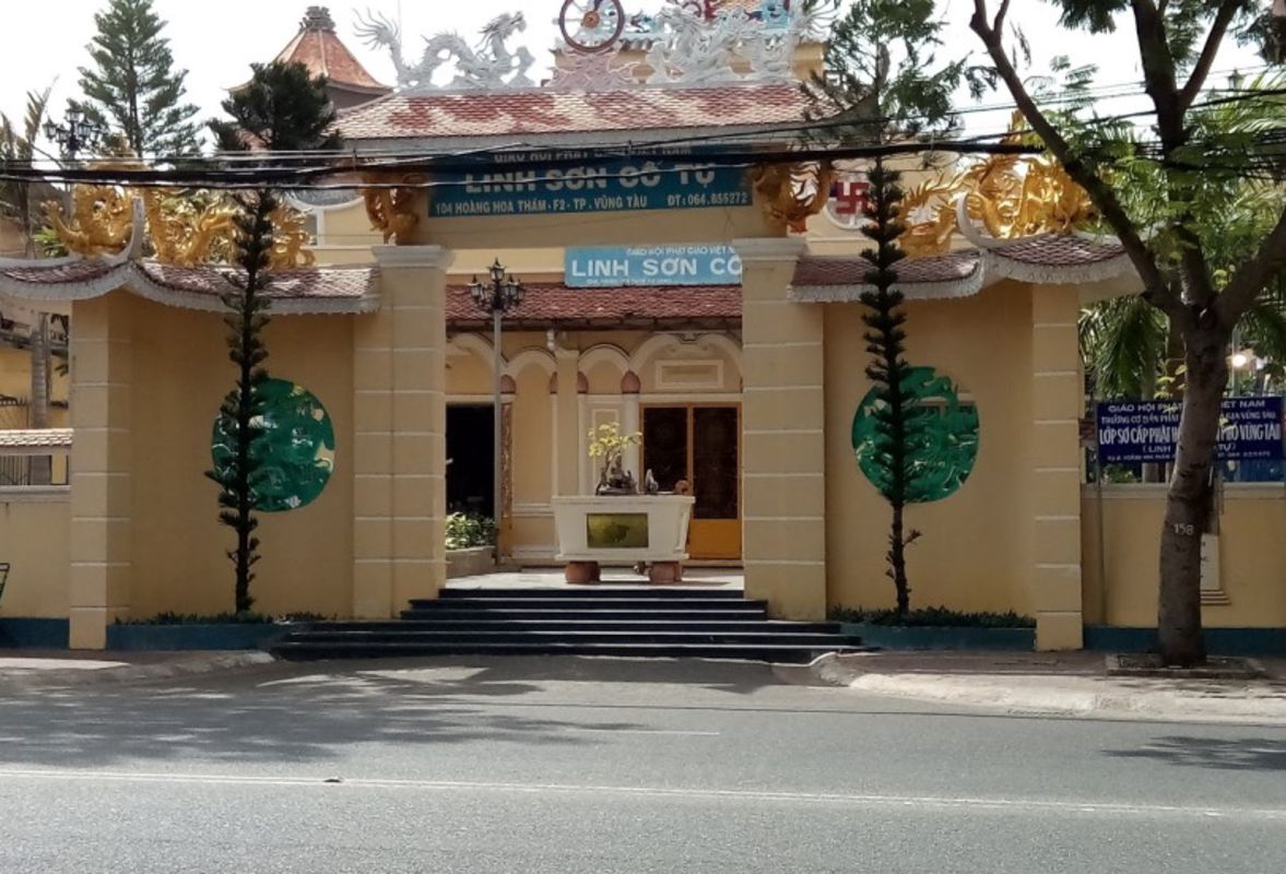 Linh Son Co Tu And Budda Statue