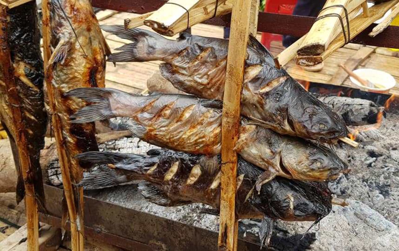 Grilled Da River Fish - "Cá nướng sông Đà" - Embrace the vibrant spirit of Hoa Binh Travel adventures
