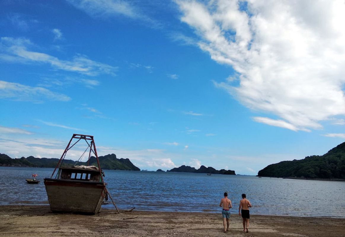 Experience Halong Bay Tours with sustainable adventures