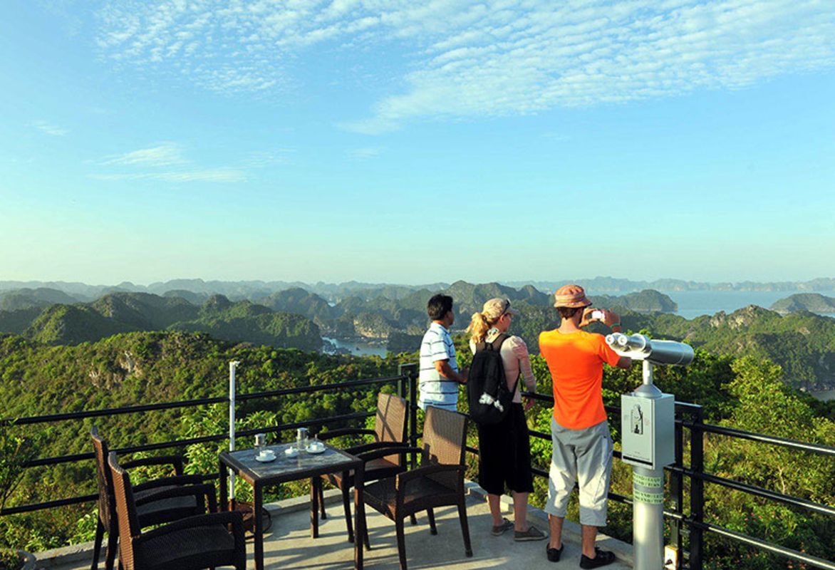 Photograph the scenic allure of Cat Ba’s coastline