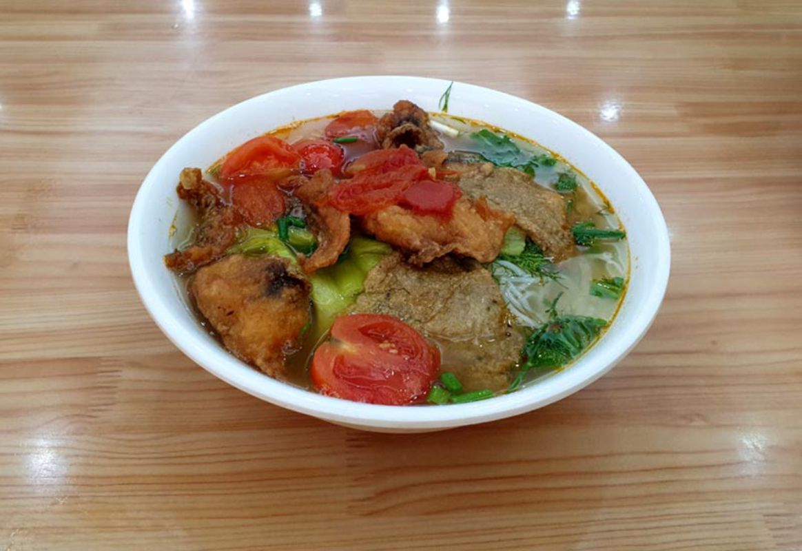 Experience Hanoi Tours with sustainable dining