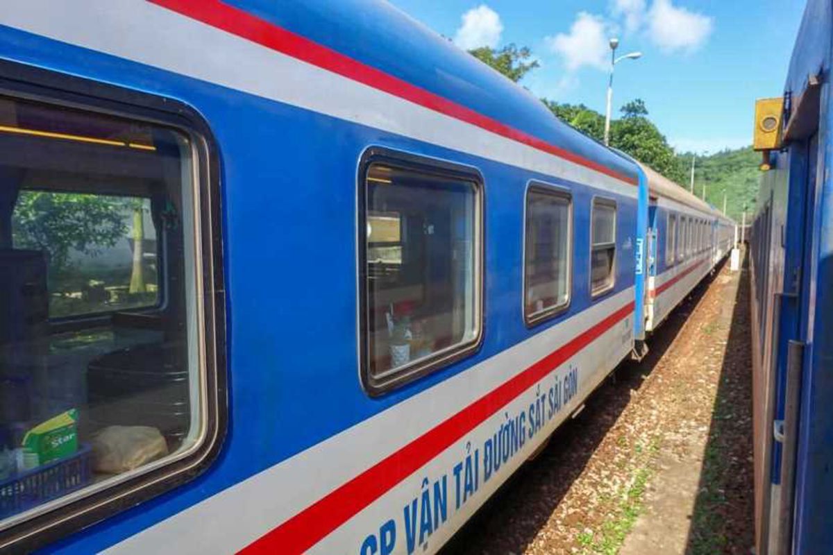Travel to Ha Tinh Province from Hanoi or Ho Chi Minh City by Train
