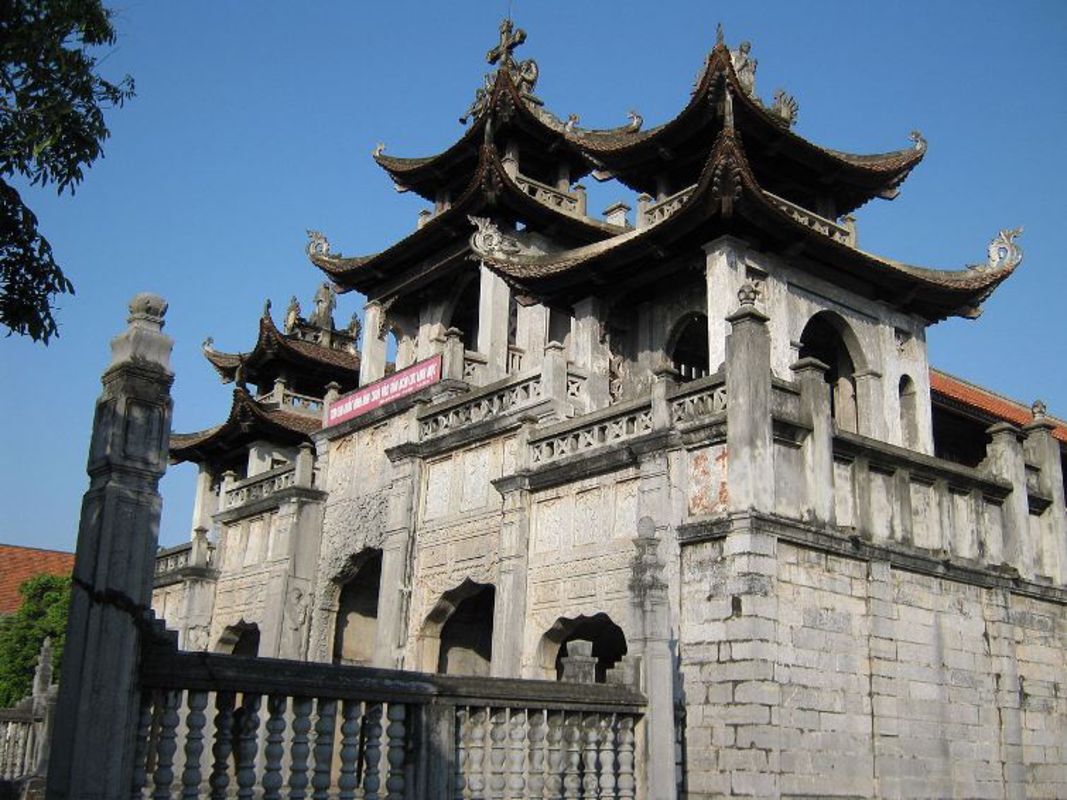 Learn Ninh Binh’s cultural legacy with expert insights