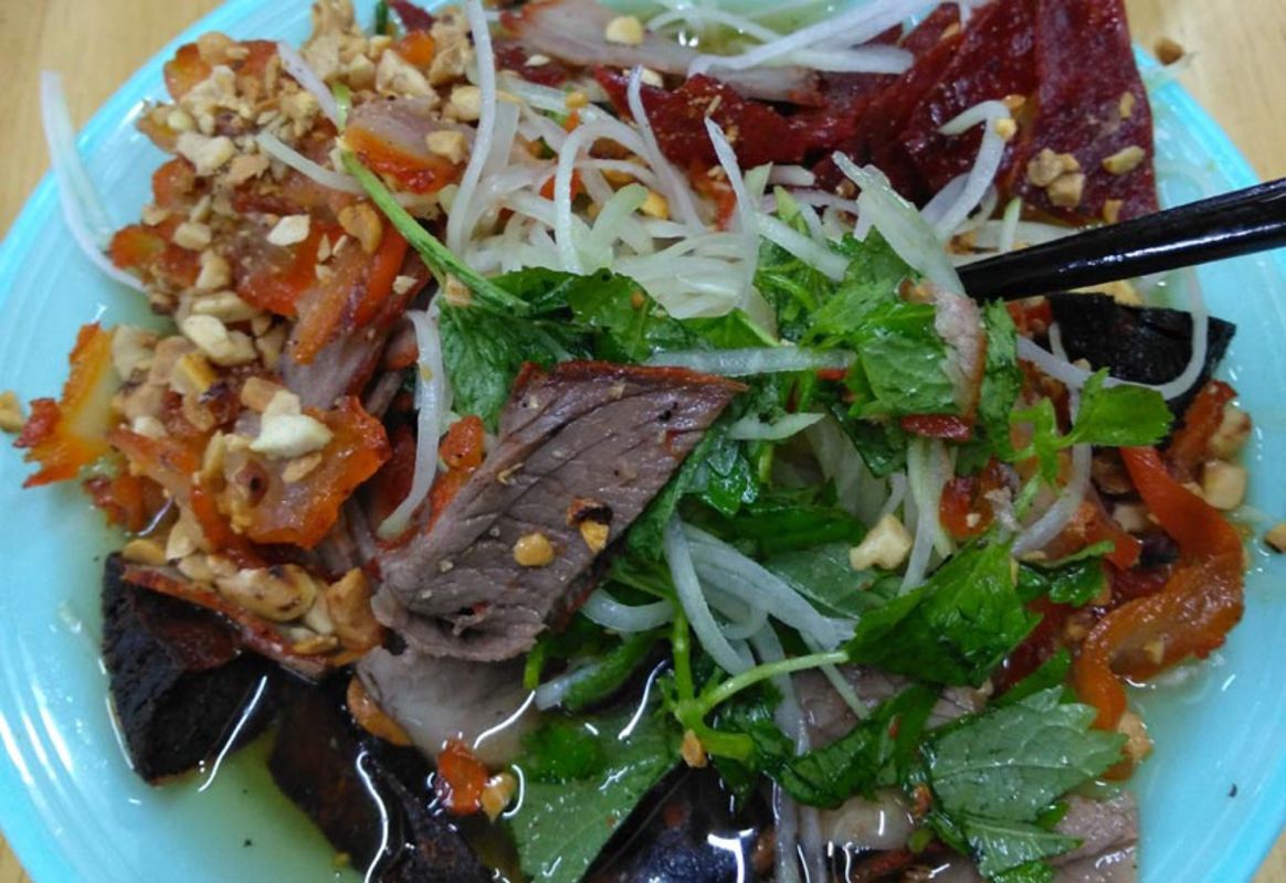 Capture the tangy essence of Hoan Kiem Ward’s culinary gem