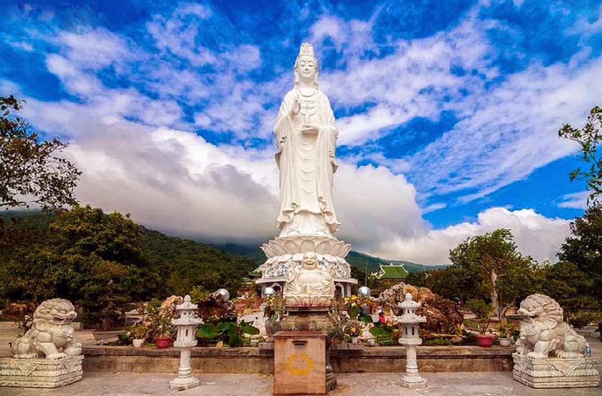 Capture the serene grandeur of Da Nang’s spiritual gem