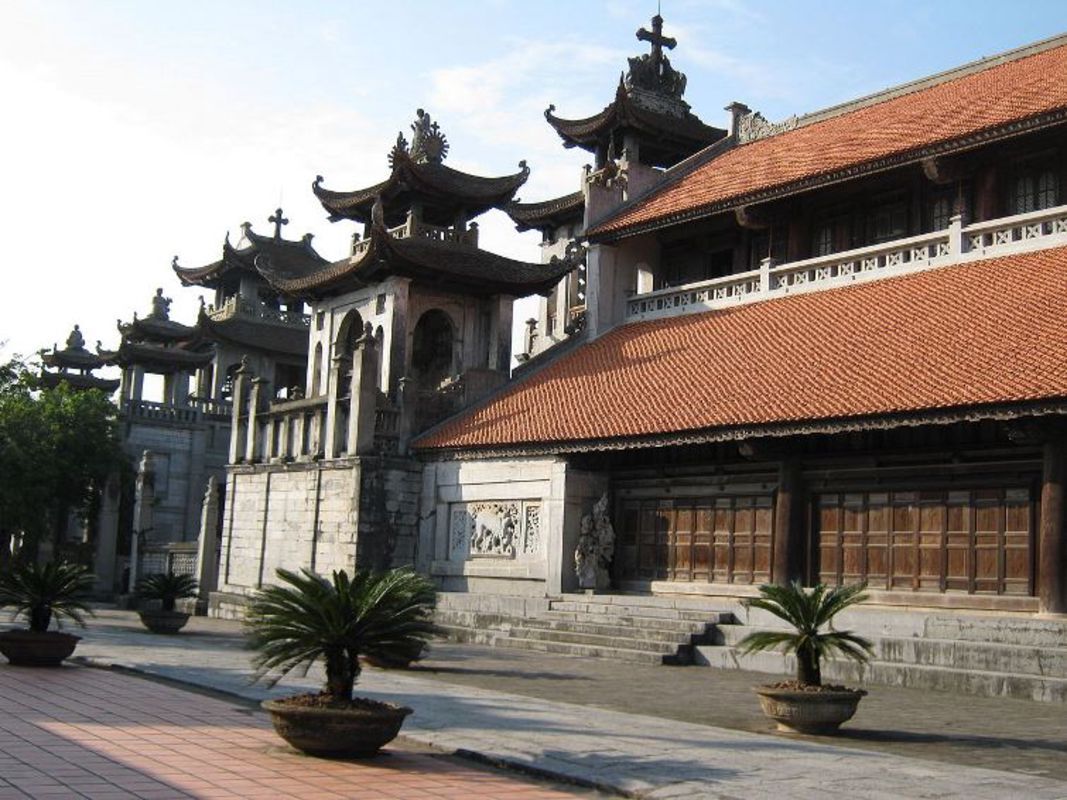 Experience Ninh Binh Tours with sustainable adventures