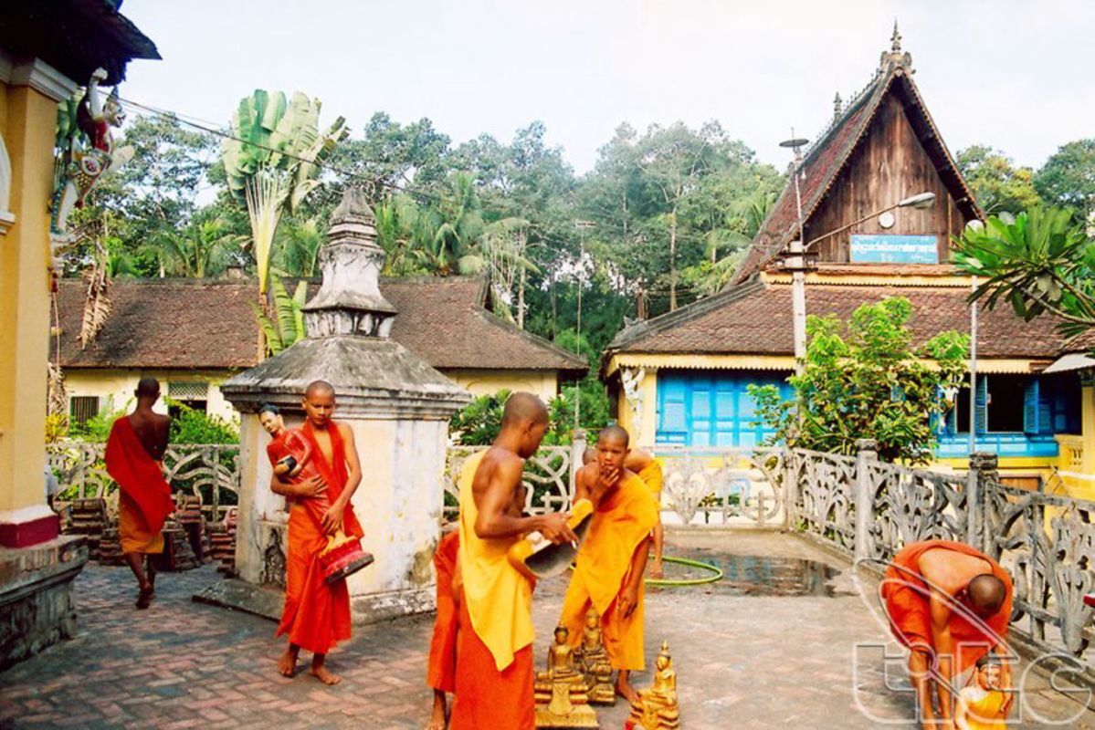 Experience Vinh Long Tours with sustainable adventures