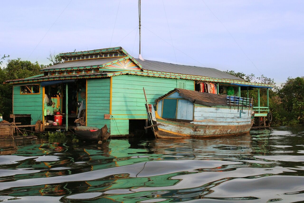 Experience life on the water in Tonle Sap’s floating communities
