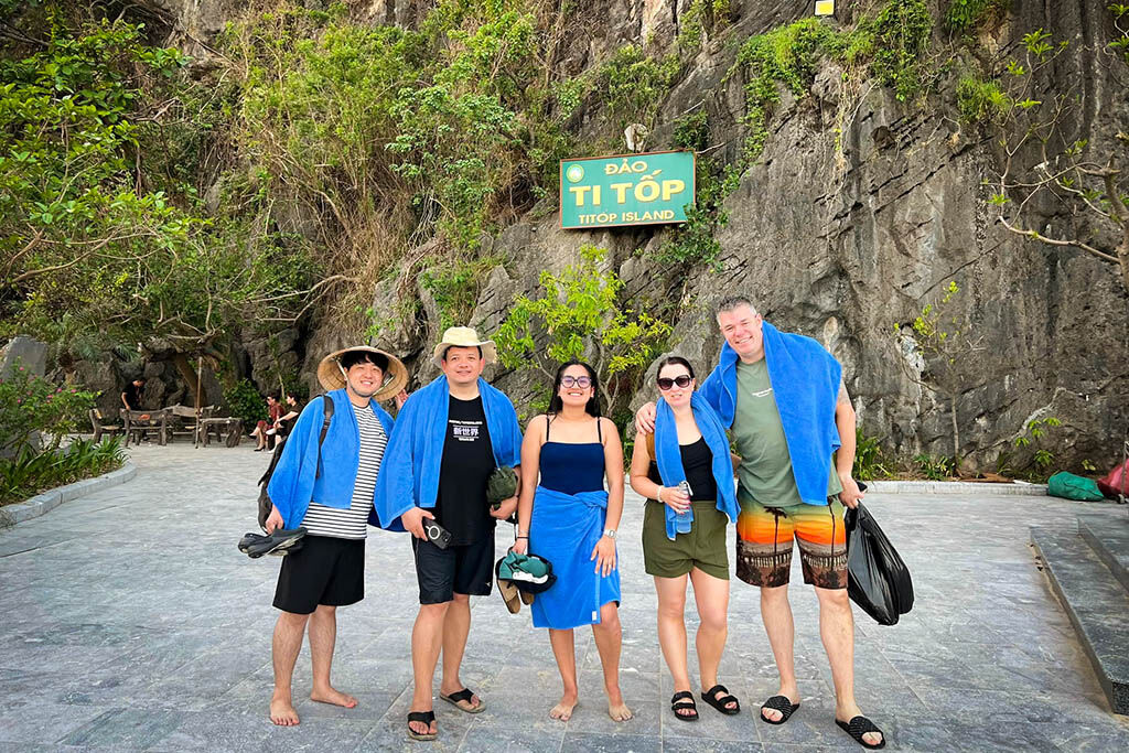 360° of Halong Bay’s timeless beauty