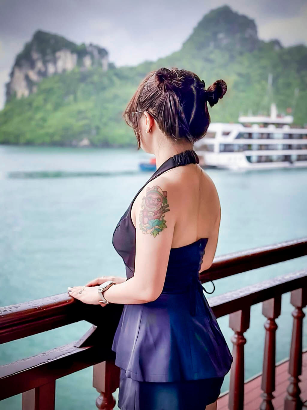 Feel the refreshing sea breeze while exploring Halong Bay’s hidden beauty