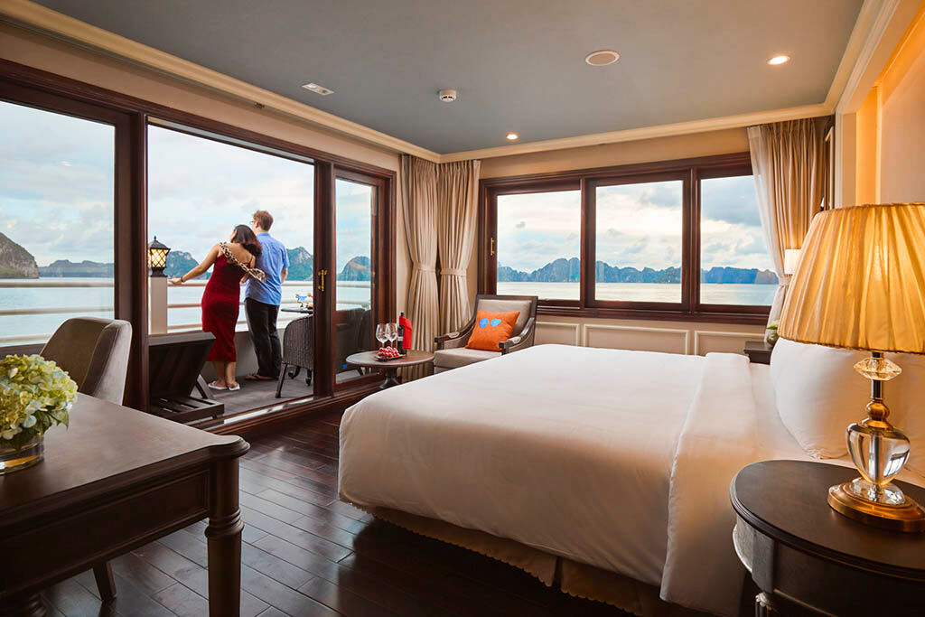 Greet the dawn with grace in Halong Bay