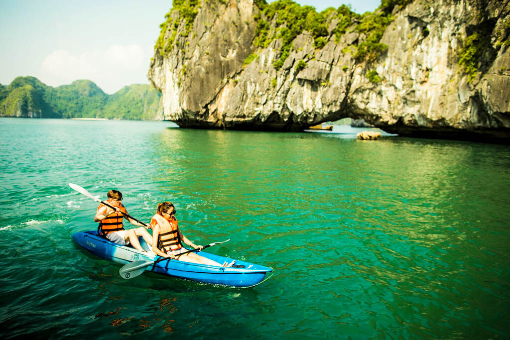 Glide through emerald waters on your Halong Bay Traveladventure