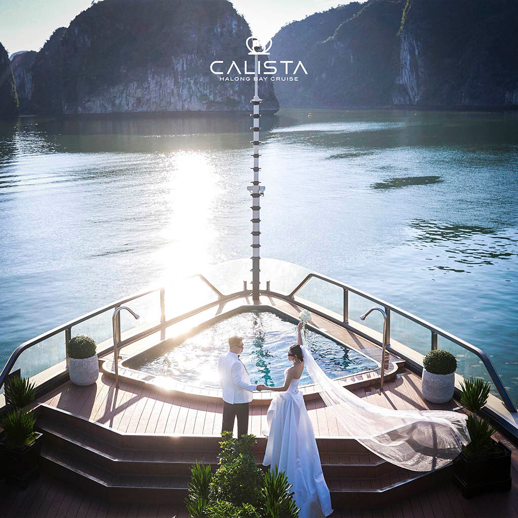 Celebrate love surrounded by Halong Bay’s endless beauty