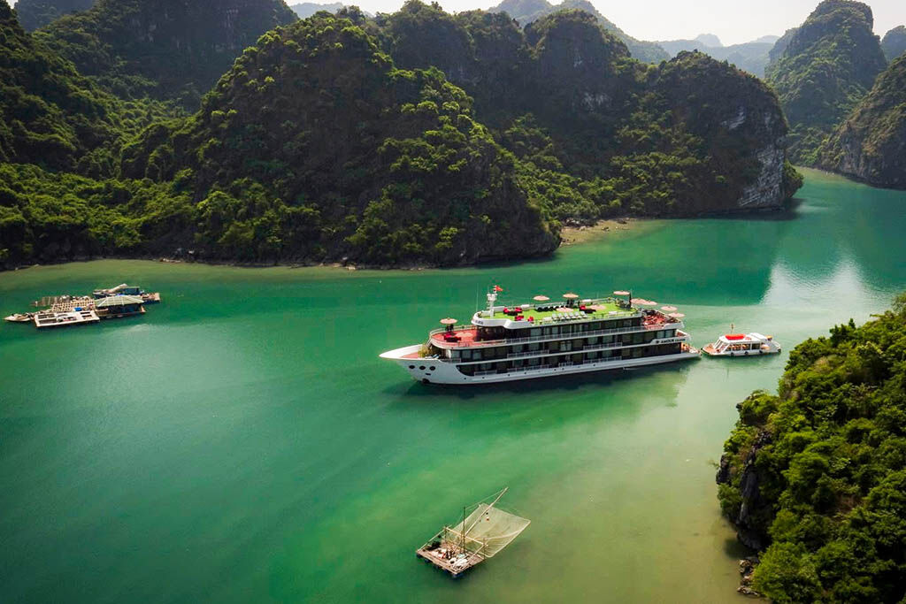 Sail into luxury with Dora Cruise in Halong Bay
