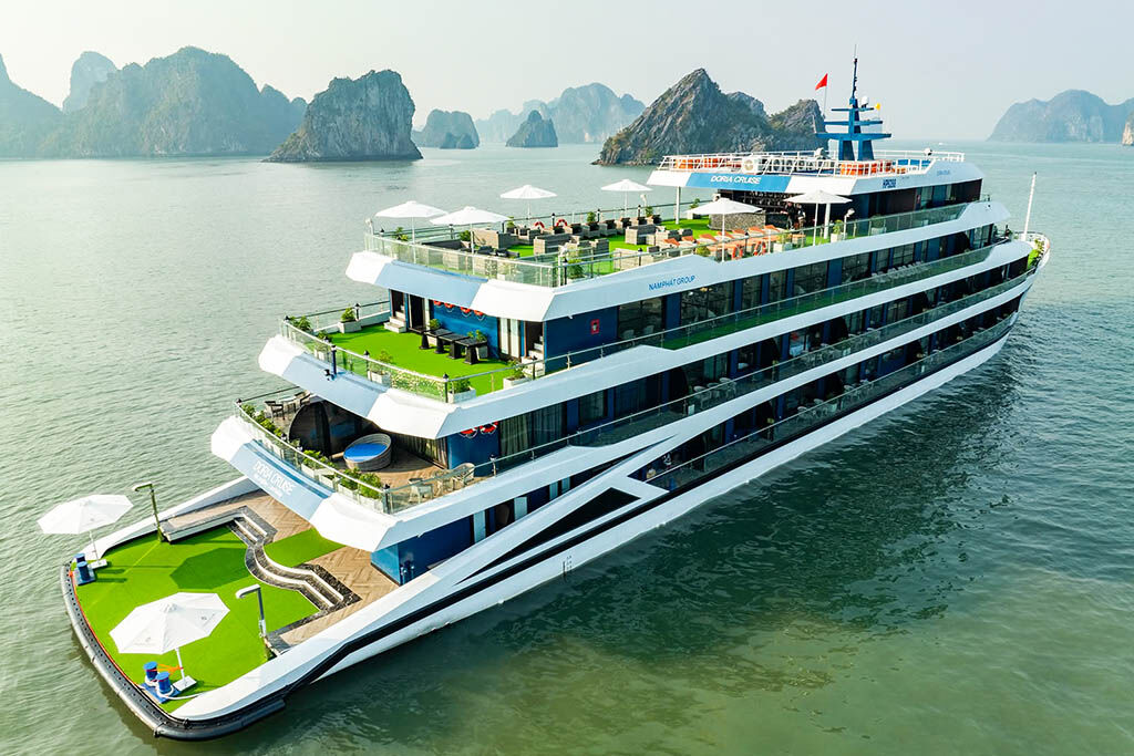 Sail in style across Halong Bay’s timeless beauty