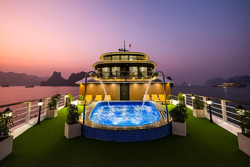 End your day under Halong’s magical sky