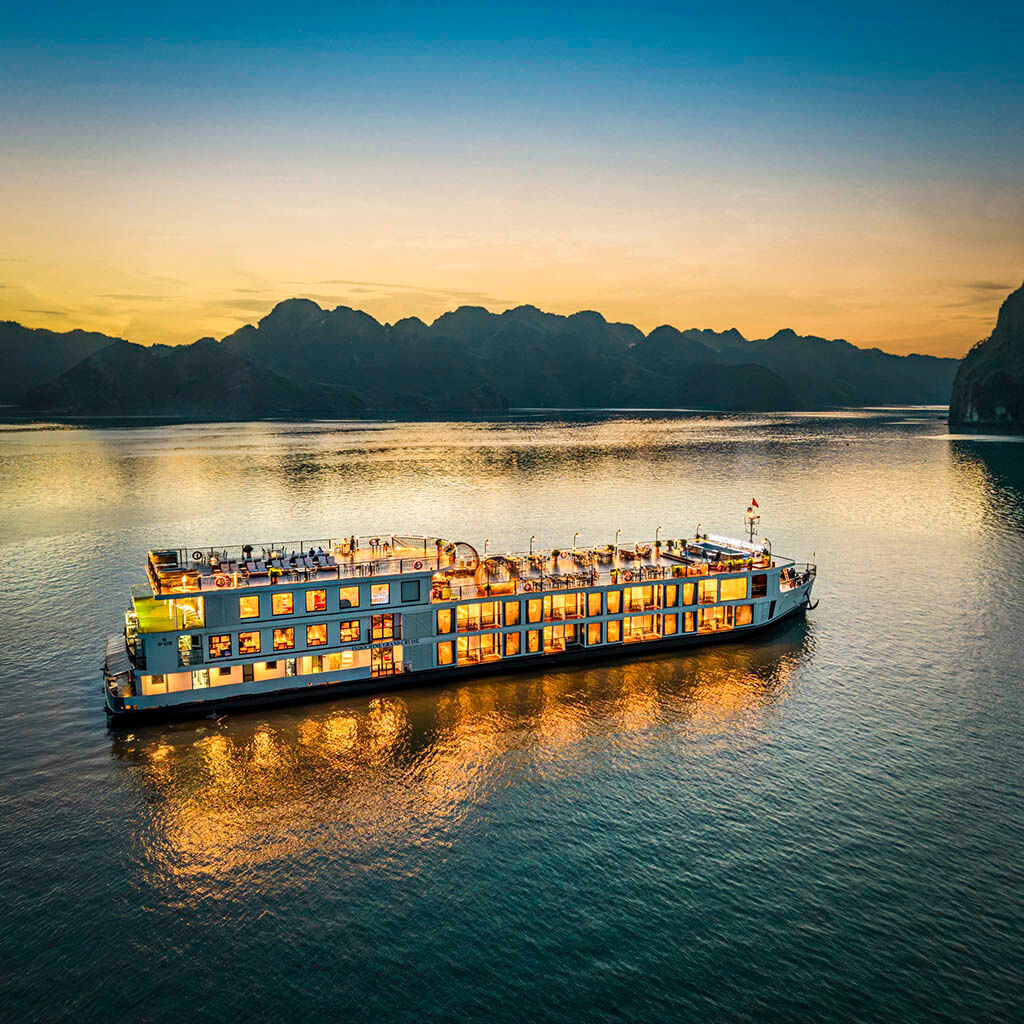 Capture the majestic beauty of Halong Bay’s seascapes