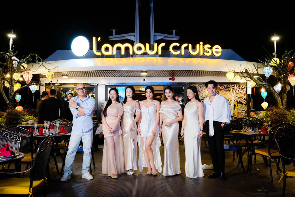 Savor candlelit dinners on deck as night embraces the bay