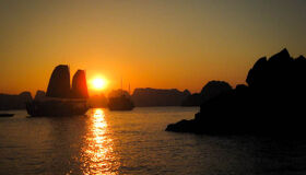 Halong Bay Cruise-Lamour Private Junk