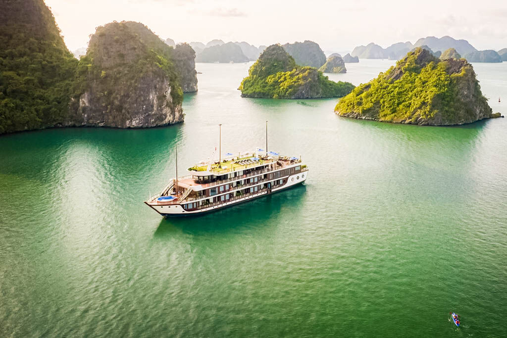 Sail into luxury with Halong Bay’s serene beauty