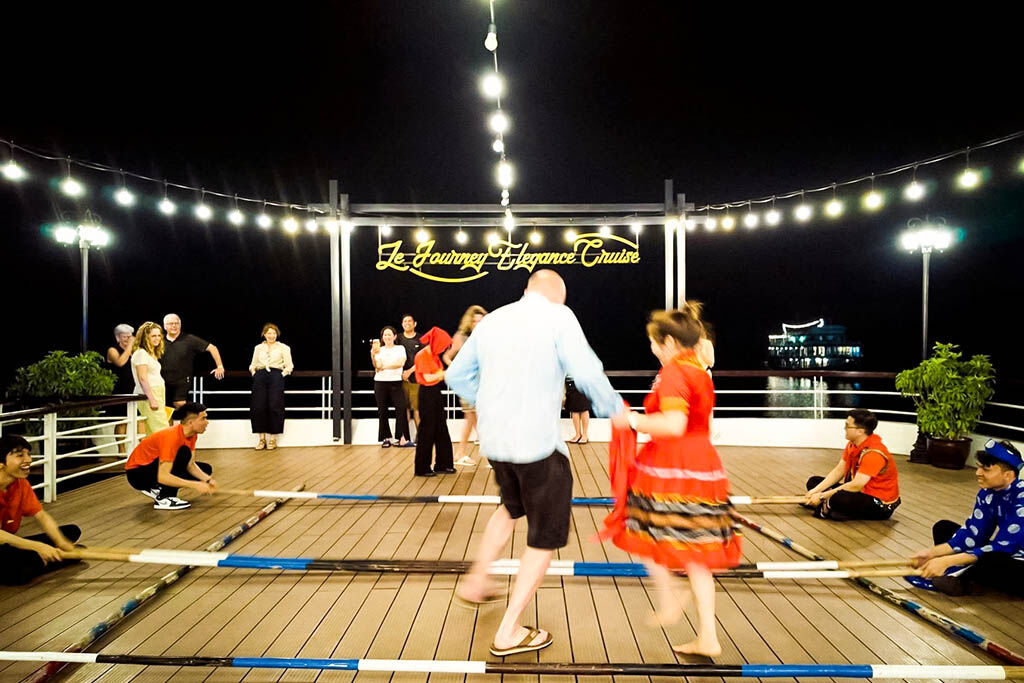 Escape the ordinary with a rejuvenating Halong Bay cruise experience