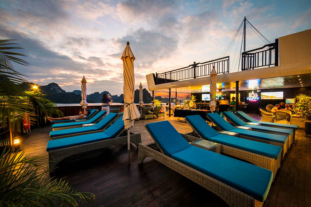 Feel the refreshing sea breeze while exploring Halong Bay’s hidden beauty