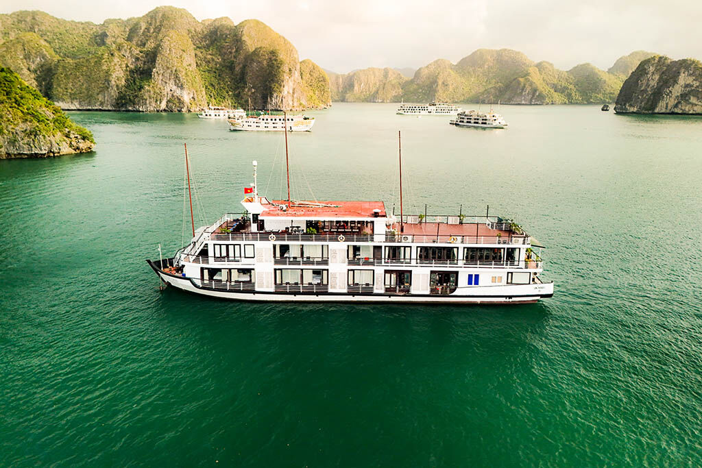 Sail into luxury with Mila LUX in Halong Bay