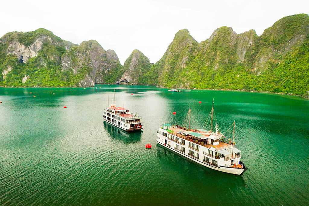Capture the luxurious beauty of Halong Bay’s landmarks
