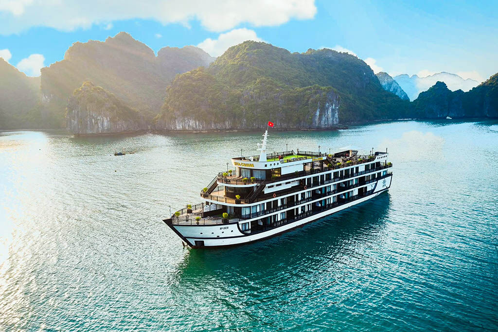 Sail into luxury with Rita Cruise in Lan Ha Bay