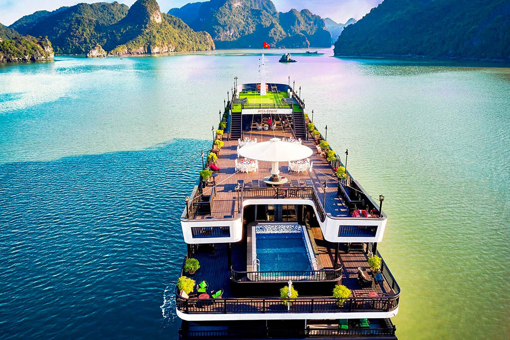 Sail into luxury with Rita Cruise in Halong Bay