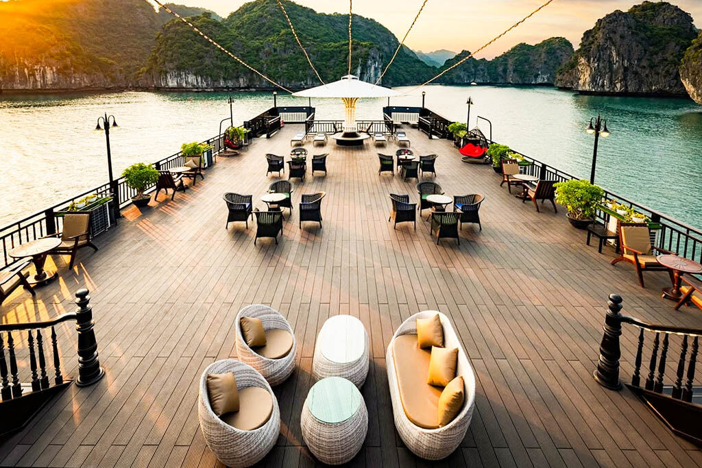 Create unforgettable moments on the emerald waters of Halong Bay with Rita Cruise