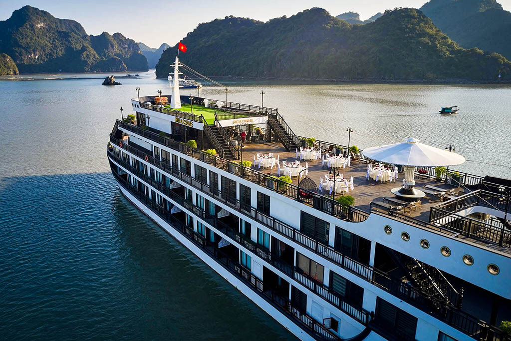 Begin your dream Halong Bay escape with elegance and tranquility