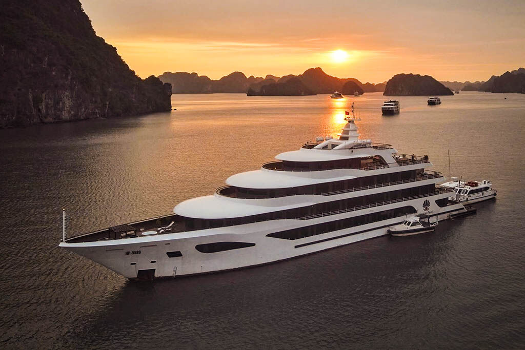 Sail into elegance and discover the timeless beauty of Halong Bay with Scarlet Pear Cruise