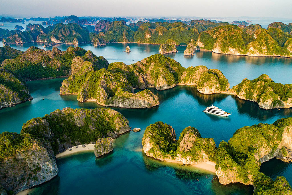 Sail into elegance and discover the timeless beauty of Halong Bay with Scarlet Pear Cruise