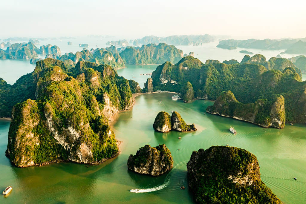 Capture the majestic beauty of Halong Bay’s seascapes