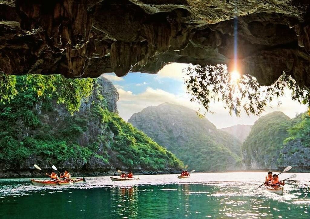 Capture the majestic beauty of Halong Bay’s seascapes