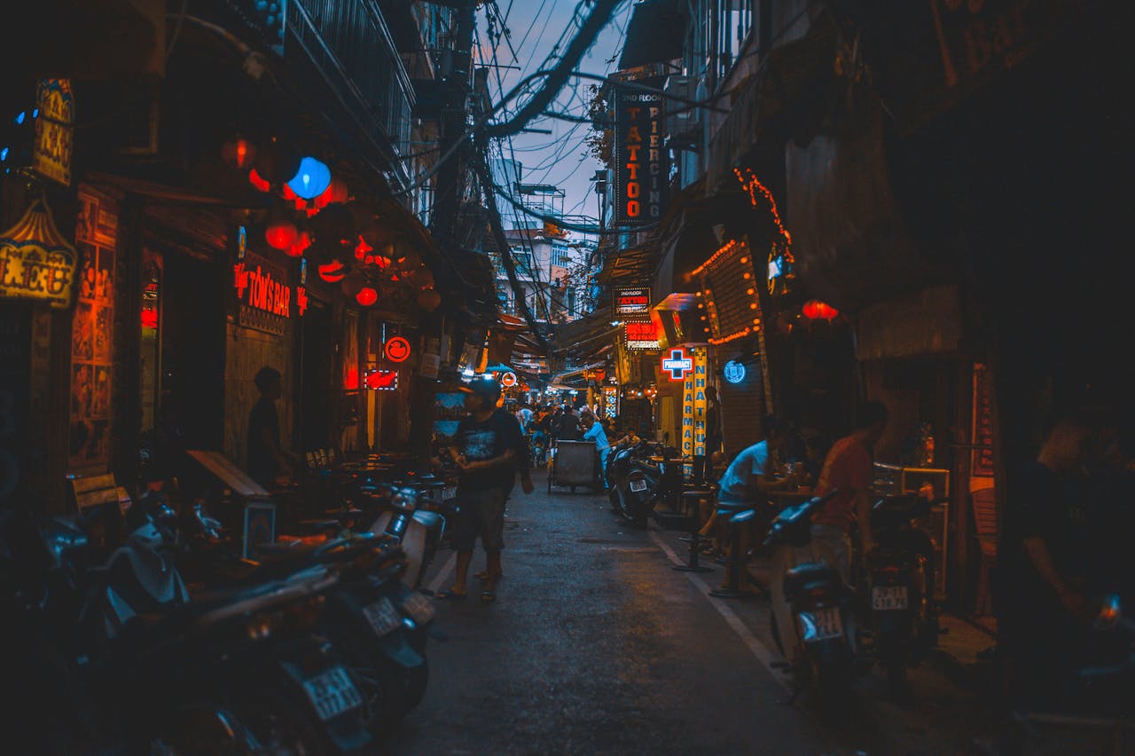 Capture the bustling beauty of Hanoi’s cultural landmarks
