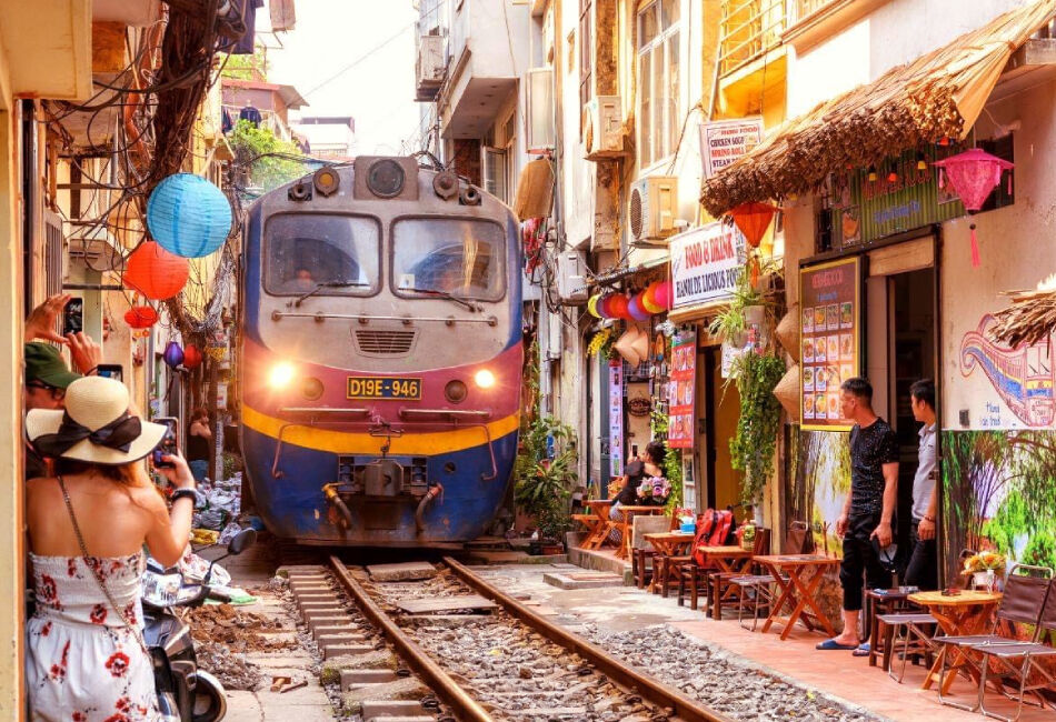 Capture the bustling beauty of Hanoi’s cultural landmarks
