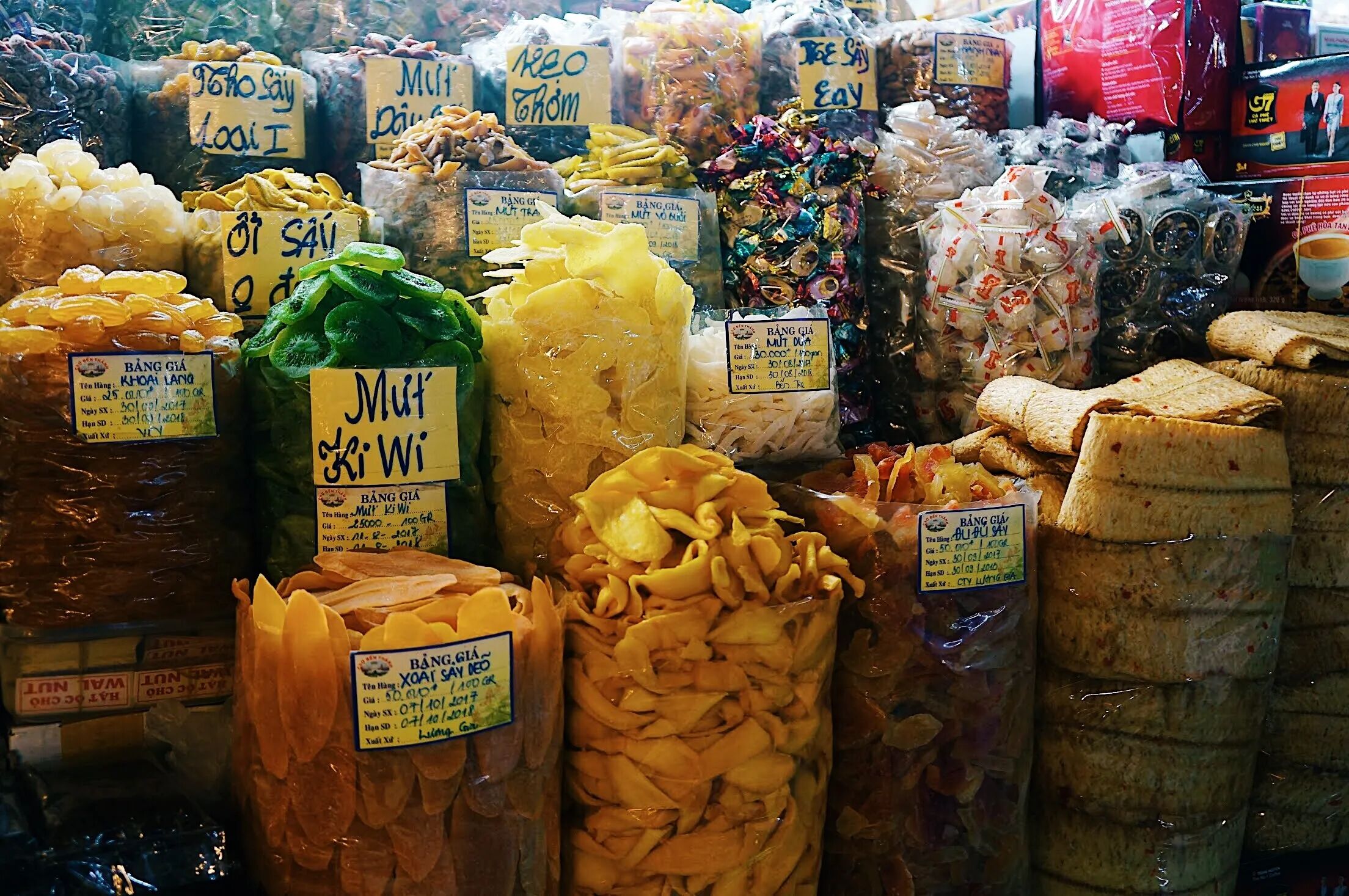 mmerse in the vibrant colors and flavors of Saigon’s iconic market
