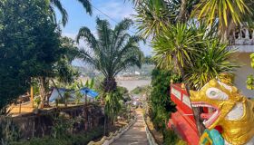 Huay Xai Road to River