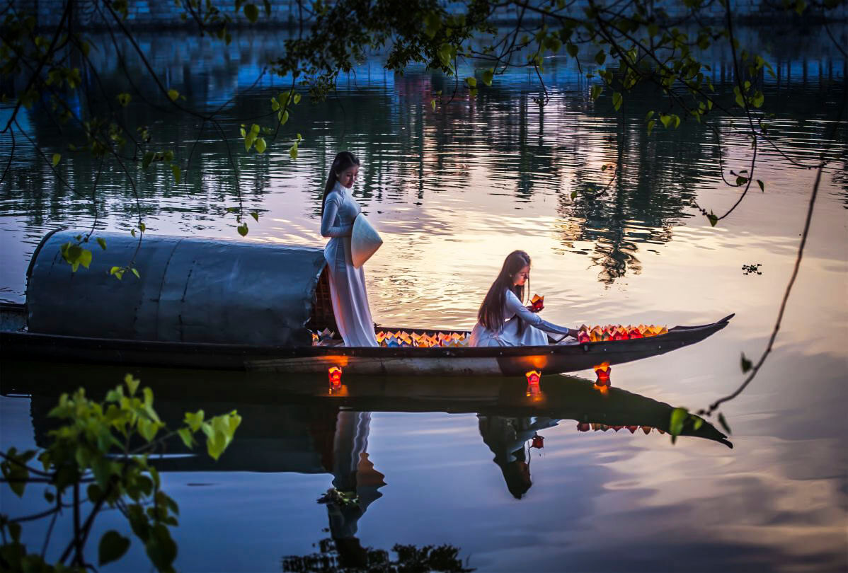 Seize the peaceful spirit of Hue Travel